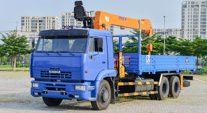 Xe tải cẩu tự hành dinex 7 tấn Kamaz 65117 nhập khẩu từ nga
