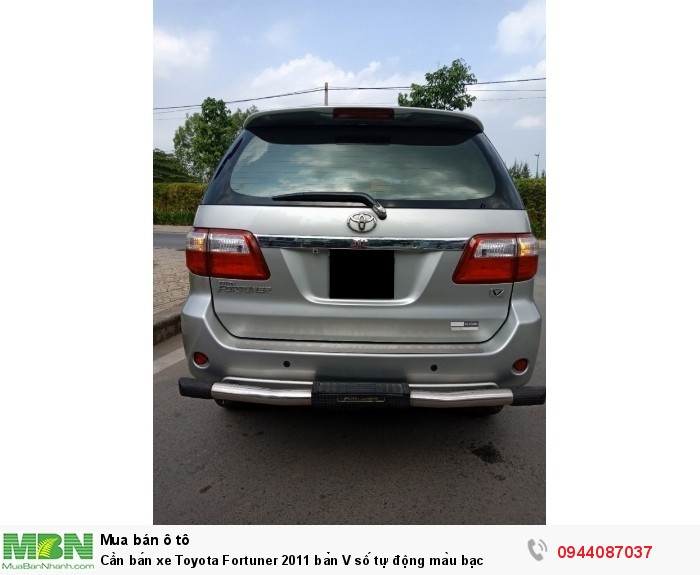 Cần bán xe Toyota Fortuner 2011 bản V số tự động màu bạc