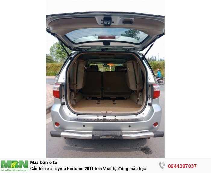 Cần bán xe Toyota Fortuner 2011 bản V số tự động màu bạc