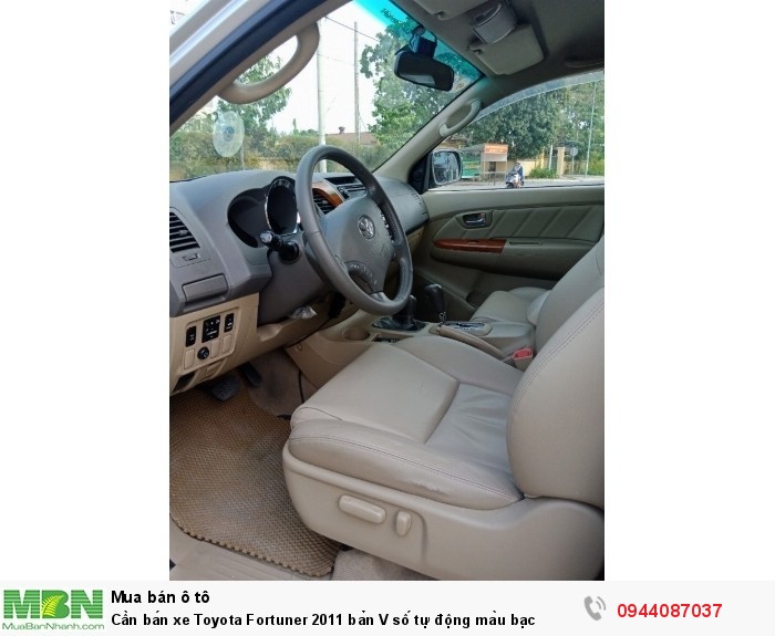Cần bán xe Toyota Fortuner 2011 bản V số tự động màu bạc