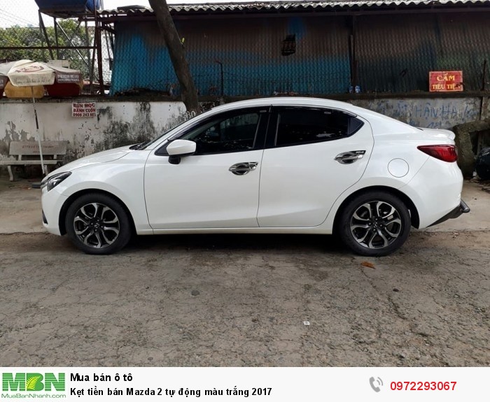 Kẹt tiền bán Mazda 2 tự động màu trắng 2017