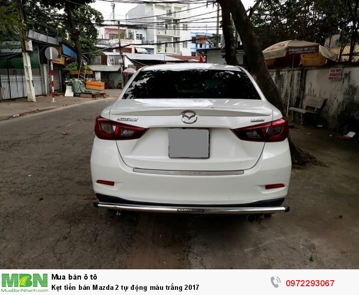 Kẹt tiền bán Mazda 2 tự động màu trắng 2017