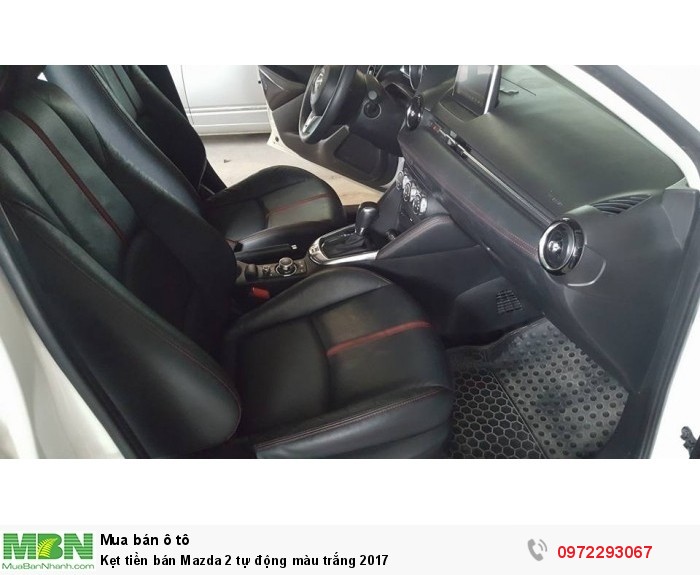 Kẹt tiền bán Mazda 2 tự động màu trắng 2017