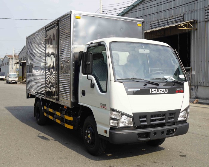 Ban xe tải Isuzu 2tan4 thùng kín đời 2018 xe vào thành phố