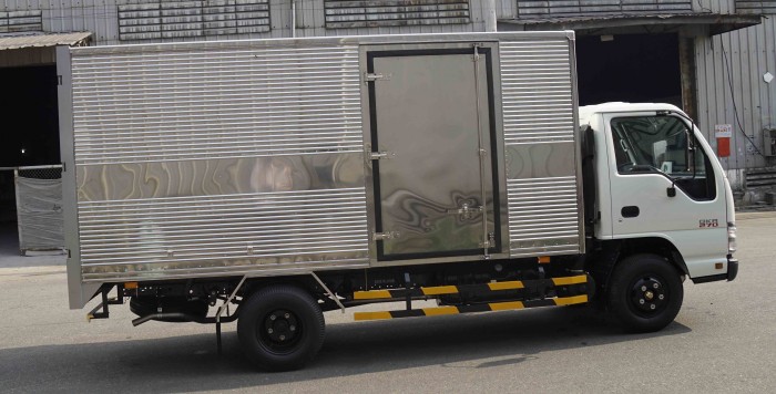 Ban xe tải Isuzu 2tan4 thùng kín đời 2018 xe vào thành phố