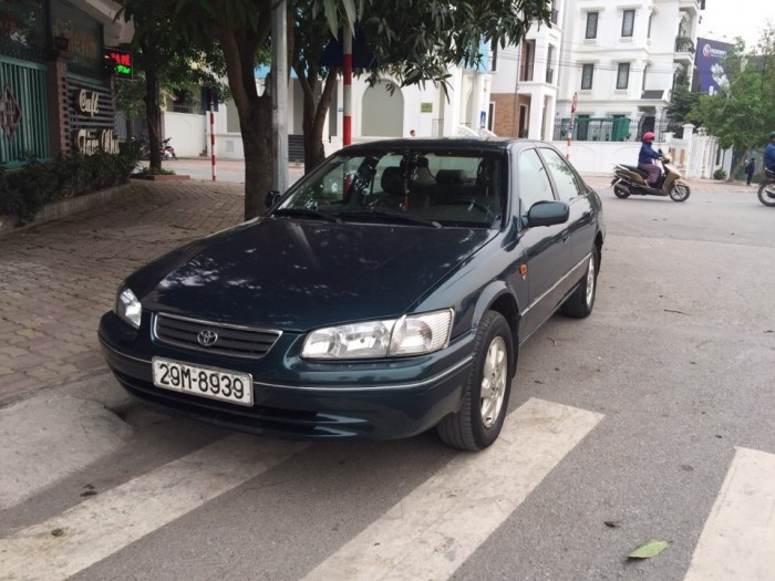 Bán Toyota Camry LE đời 2001 màu bạc nhập khẩu