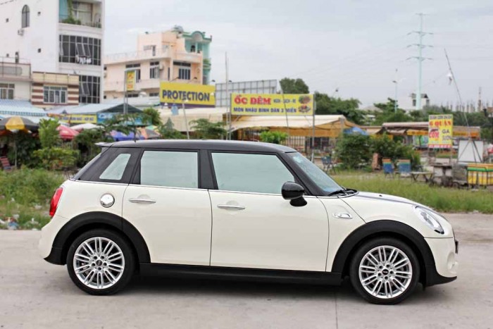 Tôi bán Mini Cooper S 2.0 màu trắng 2014 zin nguyên bản.