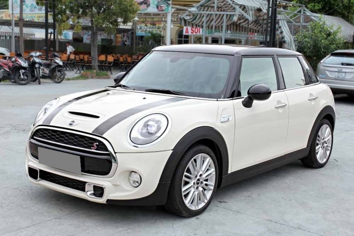 Tôi bán Mini Cooper S 2.0 màu trắng 2014 zin nguyên bản.