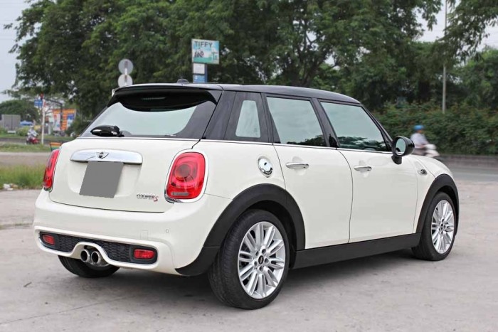 Tôi bán Mini Cooper S 2.0 màu trắng 2014 zin nguyên bản.