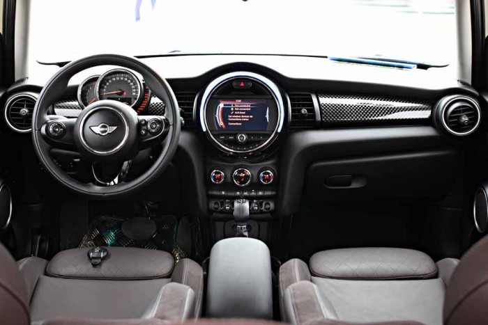 Tôi bán Mini Cooper S 2.0 màu trắng 2014 zin nguyên bản.