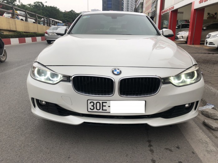 Bán BMW 320i 2012 trắng, rất mới