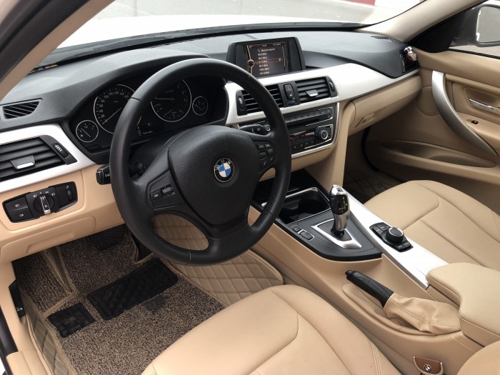 Bán BMW 320i 2012 trắng, rất mới