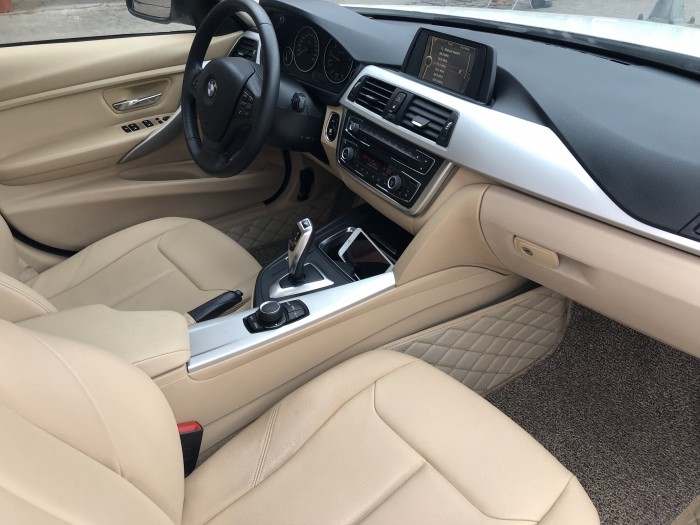 Bán BMW 320i 2012 trắng, rất mới