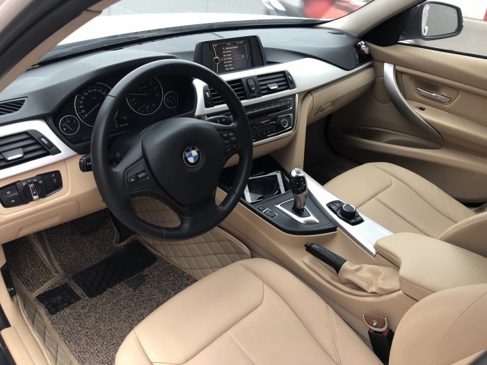 Bán BMW 320i 2012 trắng, rất mới