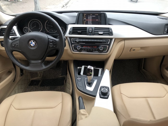 Bán BMW 320i 2012 trắng, rất mới