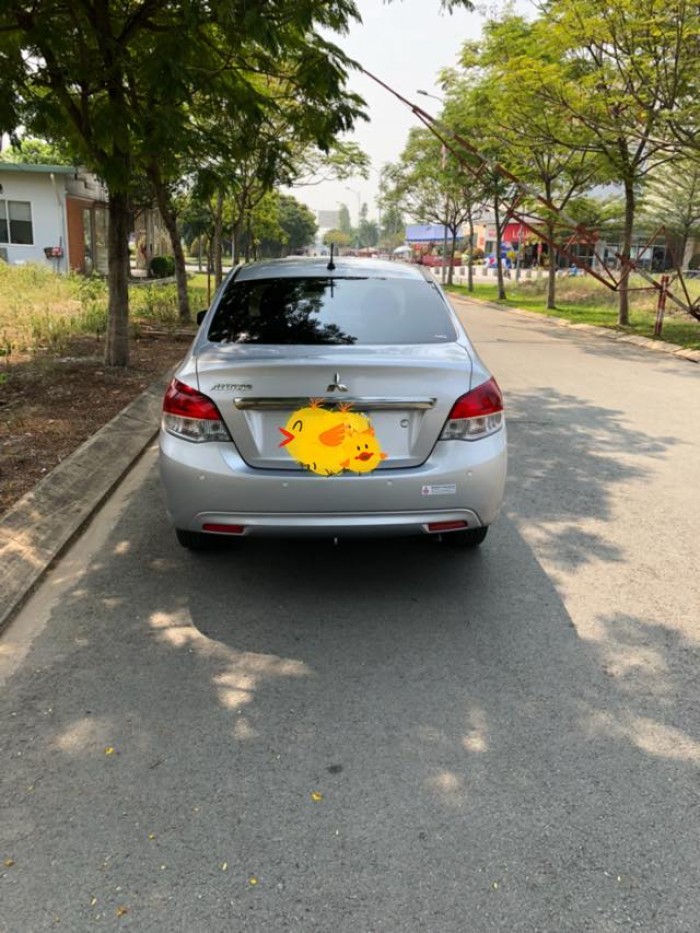 Cần bán xe Mitsubishi Attrage 2016 số sàn nhập khẩu