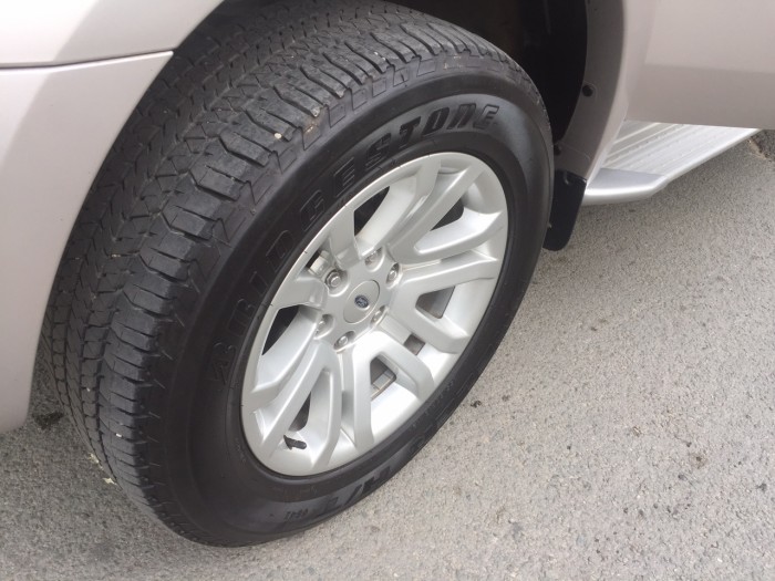 Cần bán xe Ford Everest 2015 số sàn máy dầu