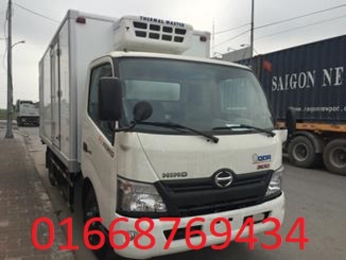 Xe Hino 300 XZU 720L thùng kín 3t5 giá tốt nhất miền nam mới 2017