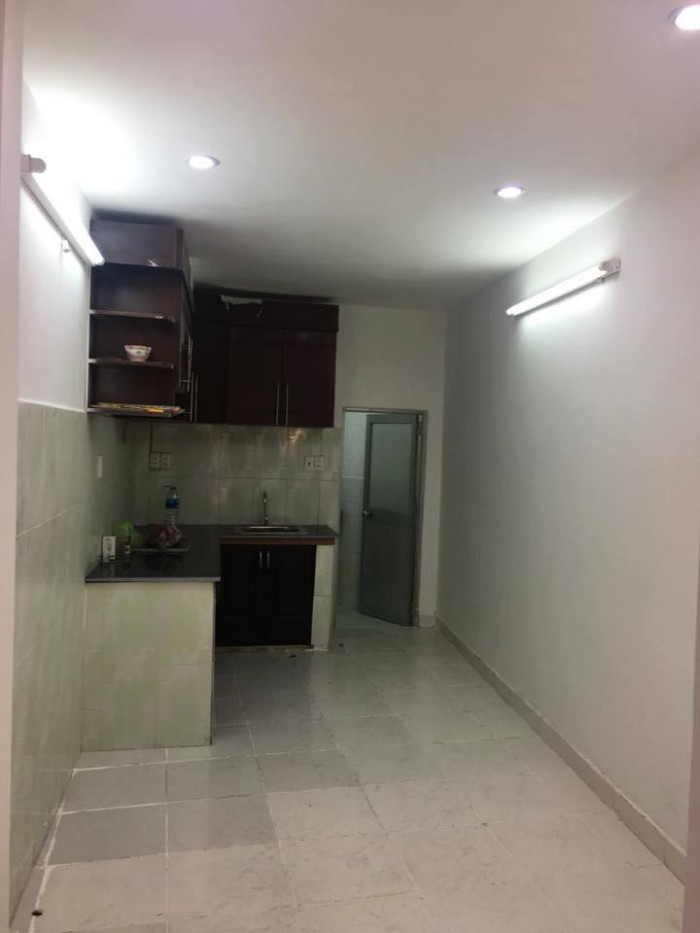 HOT, bán nhà đường CMT8, Quận 10, 45m2, HXBG