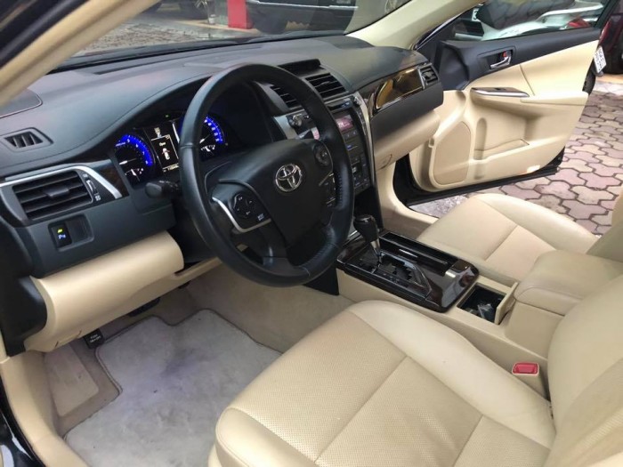 Bán toyota camry 2.0E 2016 chính chủ rât mới