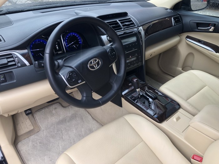 Bán toyota camry 2.0E 2016 chính chủ rât mới