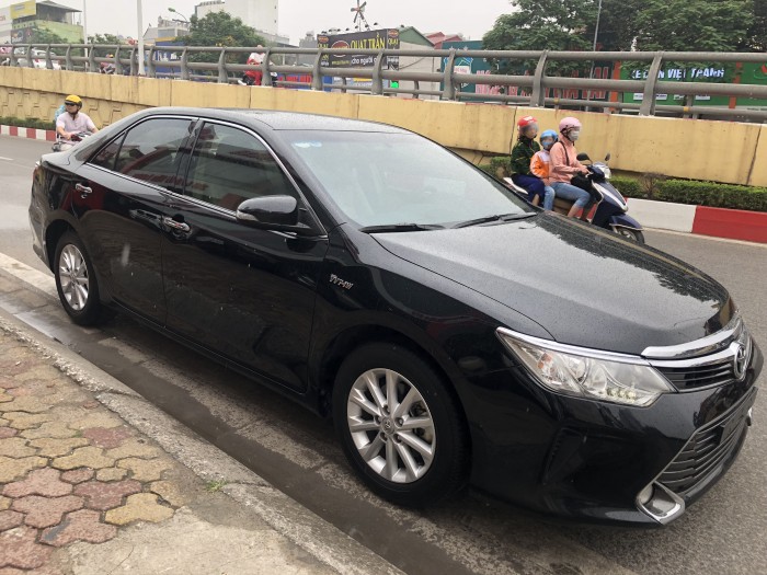 Bán toyota camry 2.0E 2016 chính chủ rât mới