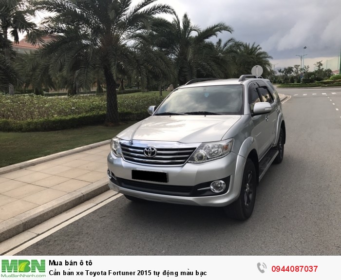 Cần bán xe Toyota Fortuner 2015 tự động màu bạc