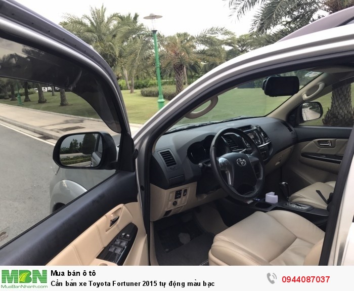 Cần bán xe Toyota Fortuner 2015 tự động màu bạc
