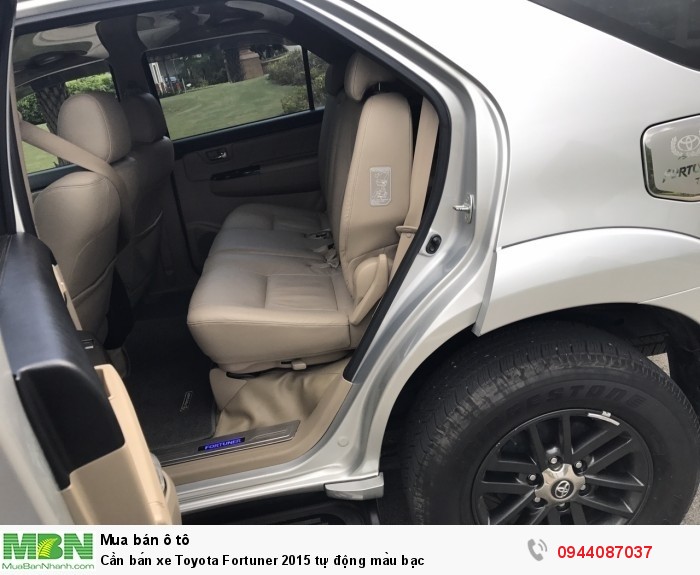 Cần bán xe Toyota Fortuner 2015 tự động màu bạc