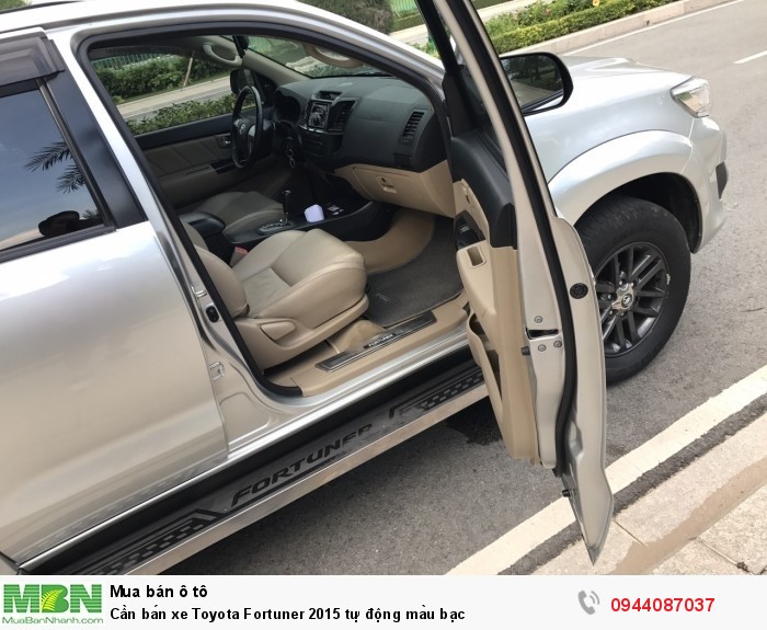 Cần bán xe Toyota Fortuner 2015 tự động màu bạc