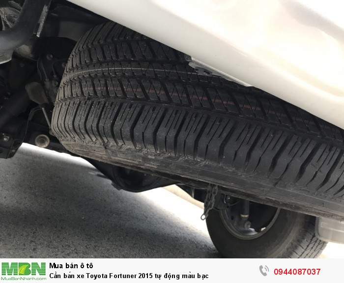 Cần bán xe Toyota Fortuner 2015 tự động màu bạc