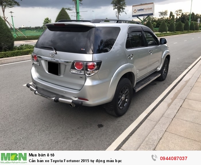 Cần bán xe Toyota Fortuner 2015 tự động màu bạc