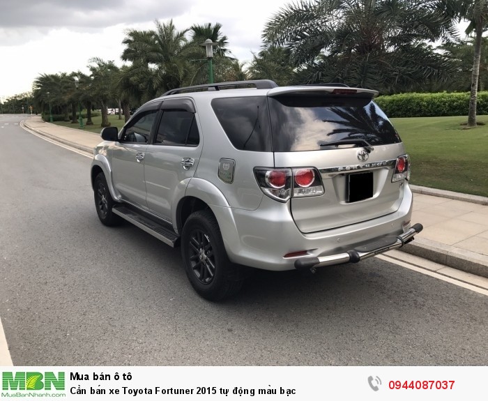 Cần bán xe Toyota Fortuner 2015 tự động màu bạc