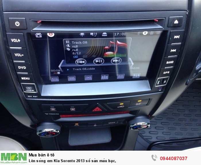 Lên sóng em Kia Sorento 2013 số sàn màu bạc,