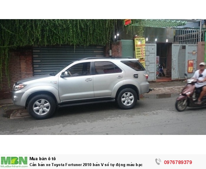 Cần bán xe Toyota Fortuner 2010 bản V số tự động màu bạc