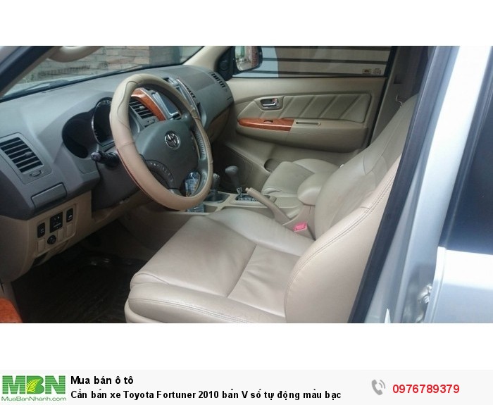 Cần bán xe Toyota Fortuner 2010 bản V số tự động màu bạc