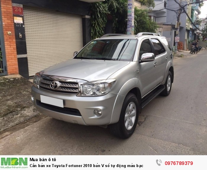 Cần bán xe Toyota Fortuner 2010 bản V số tự động màu bạc