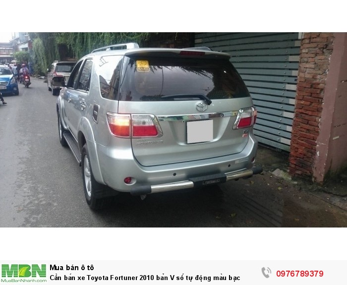 Cần bán xe Toyota Fortuner 2010 bản V số tự động màu bạc