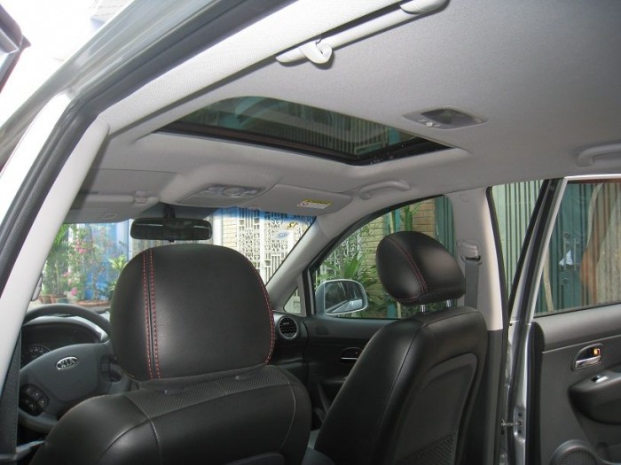 Bán Kia Carens 2.0 tự động 2011 màu bạc xe chính chủ.