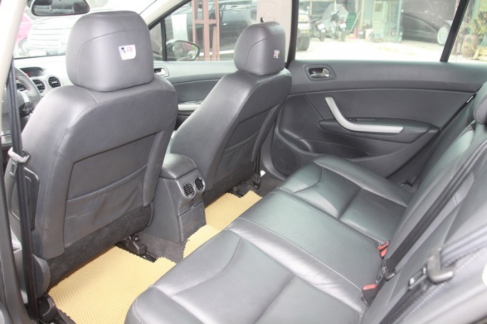 Peugeot 408 Premium sản xuất và đăng kí 2015 màu đen, nội thất đen.