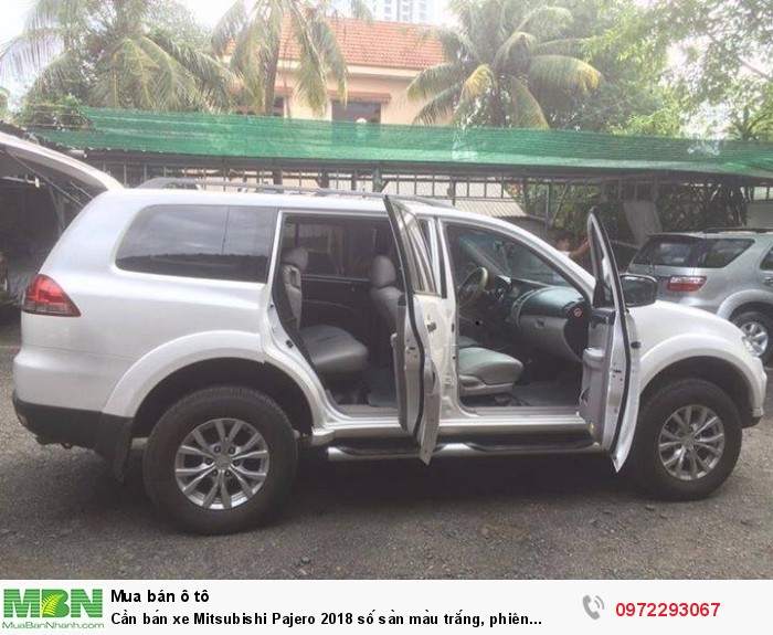 Cần bán xe Mitsubishi Pajero 2018 số sàn màu trắng, phiên bản máy dầu