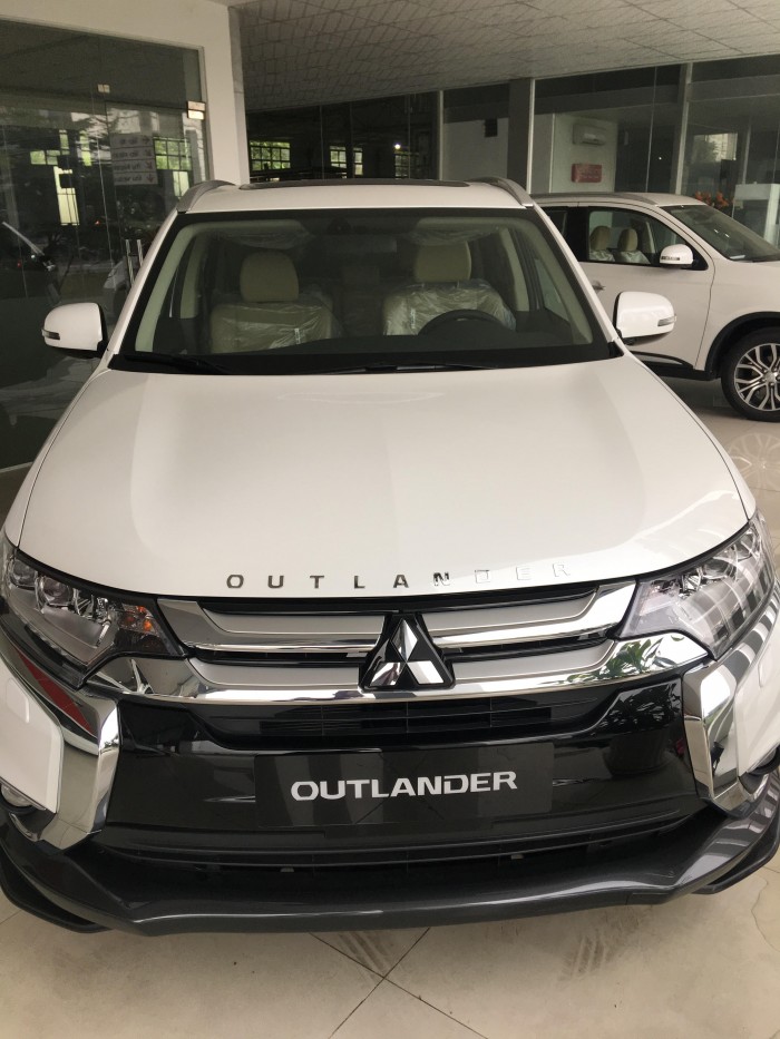 Mitsubishi Outlander 2.0 CVT Premium đủ màu giao ngay