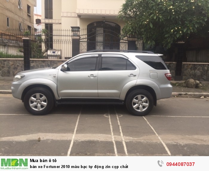 Bán xe Fortuner 2010 màu bạc tự động xe em đi rất kỹ