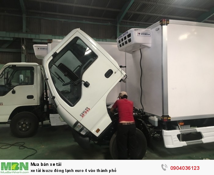 Xe tải Isuzu đông lạnh Euro 4 vào thành phố