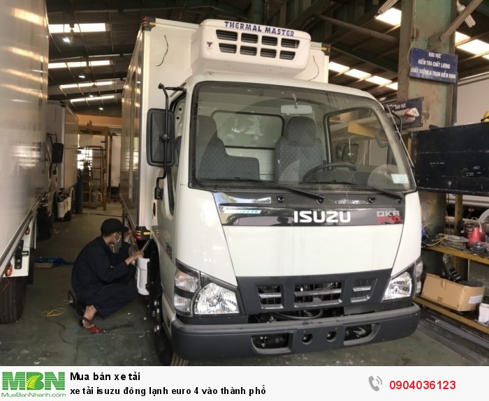 Xe tải Isuzu đông lạnh Euro 4 vào thành phố