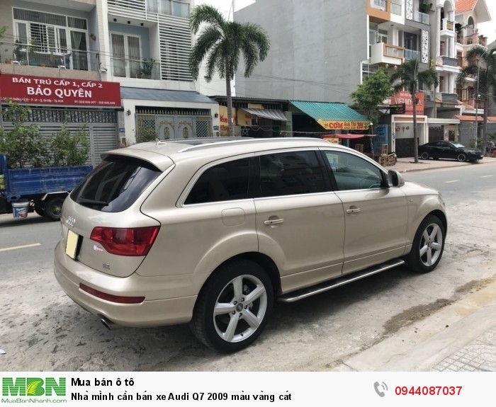 Nhà mình cần bán xe Audi Q7 2009 màu vàng cát