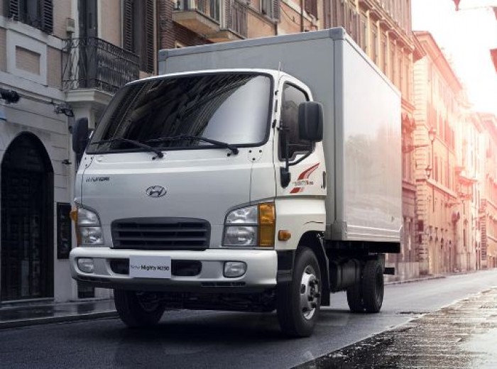 Hyundai mighty N250 mới. tải trọng 2.4 tấn. NH hỗ trợ 80%