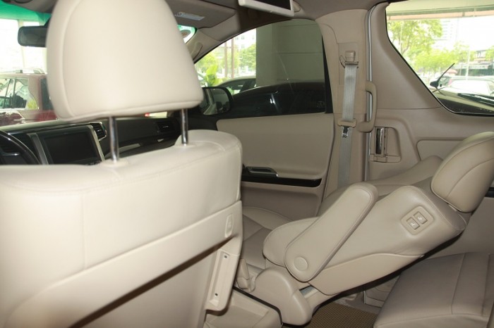 Toyota Alphard Limited sản xuất 2014, đk 2015.