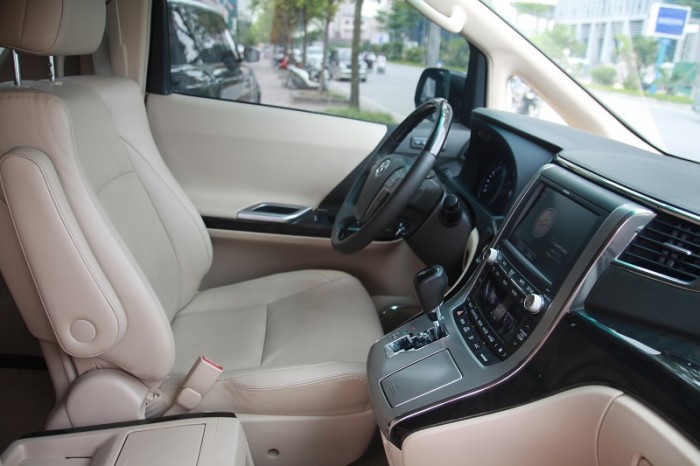 Toyota Alphard Limited sản xuất 2014, đk 2015.
