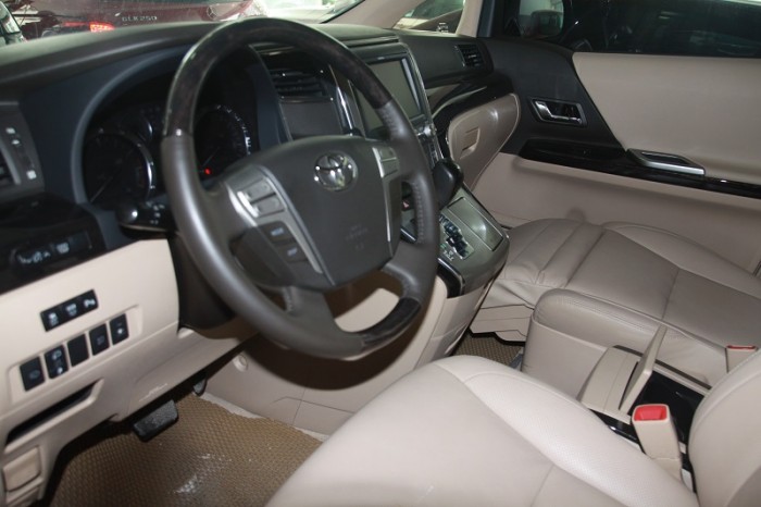Toyota Alphard Limited sản xuất 2014, đk 2015.